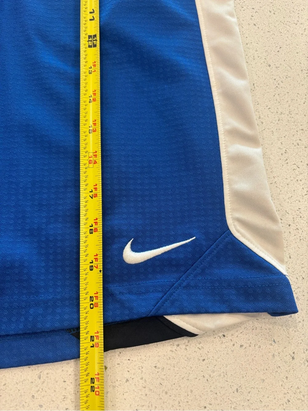 Nike Men's Blue Athletic Basketball Shorts with White Side Panels Medium